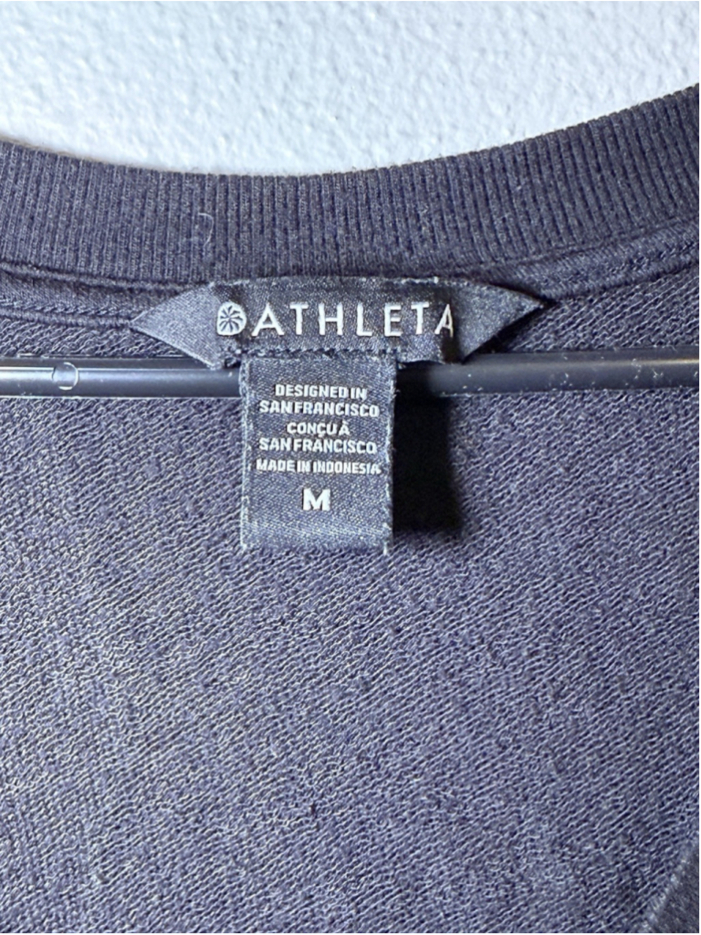 Athleta Black Sunrise V-Neck Athleisure Sweatshirt Size M Workout Yoga Outdoors - Picture 2 of 3